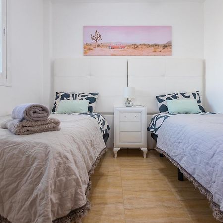 Apartment Aguamarina On The Beach Front Málaga Extérieur photo