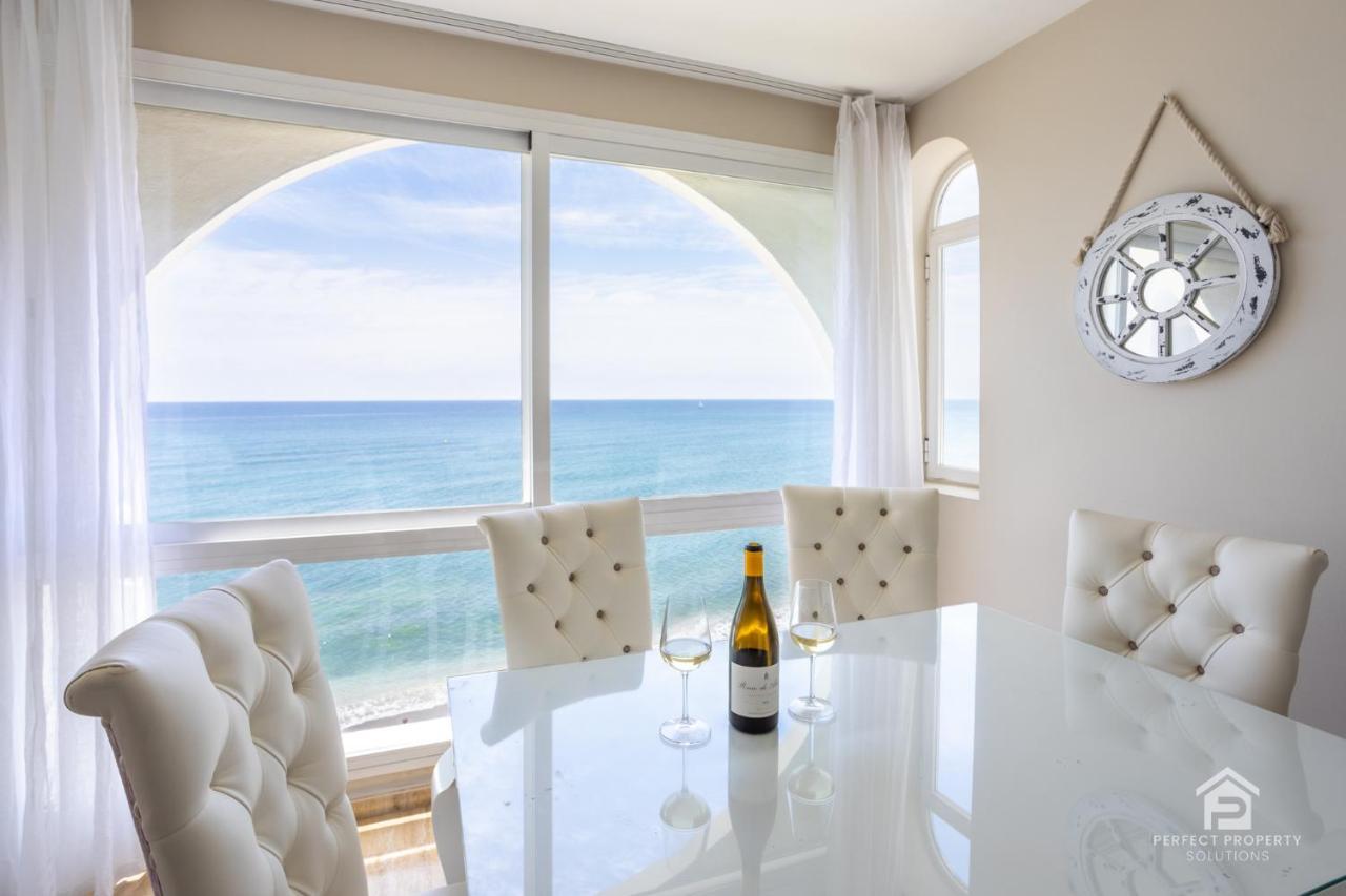 Apartment Aguamarina On The Beach Front Málaga Extérieur photo