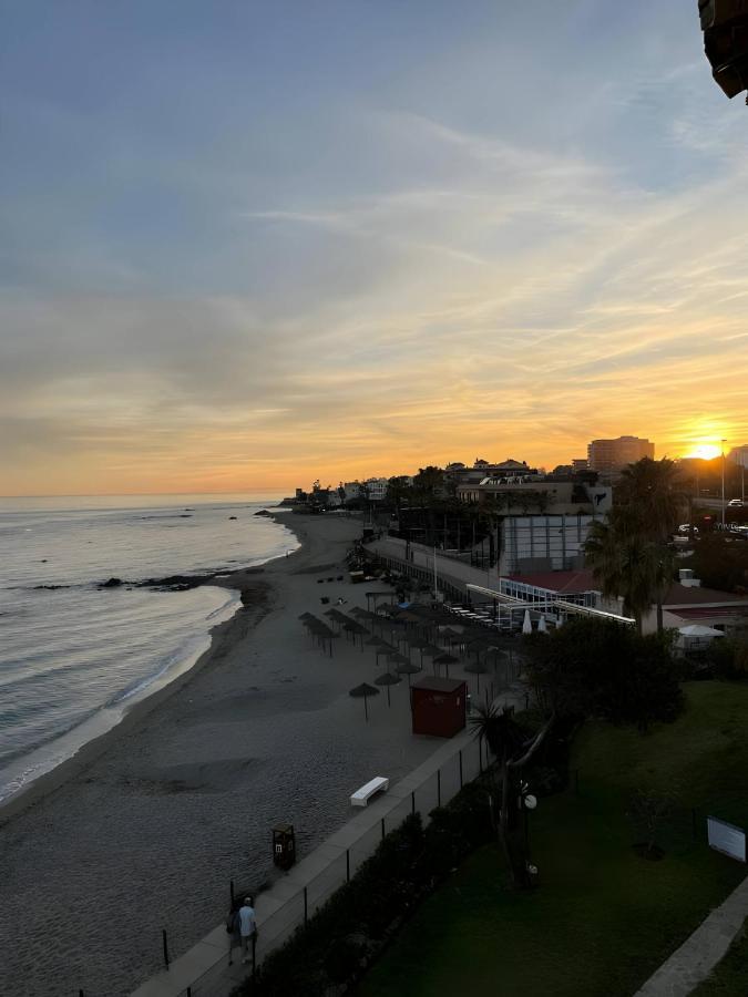 Apartment Aguamarina On The Beach Front Málaga Extérieur photo